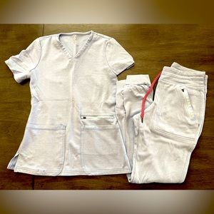 XS Jaanuu Scrub set